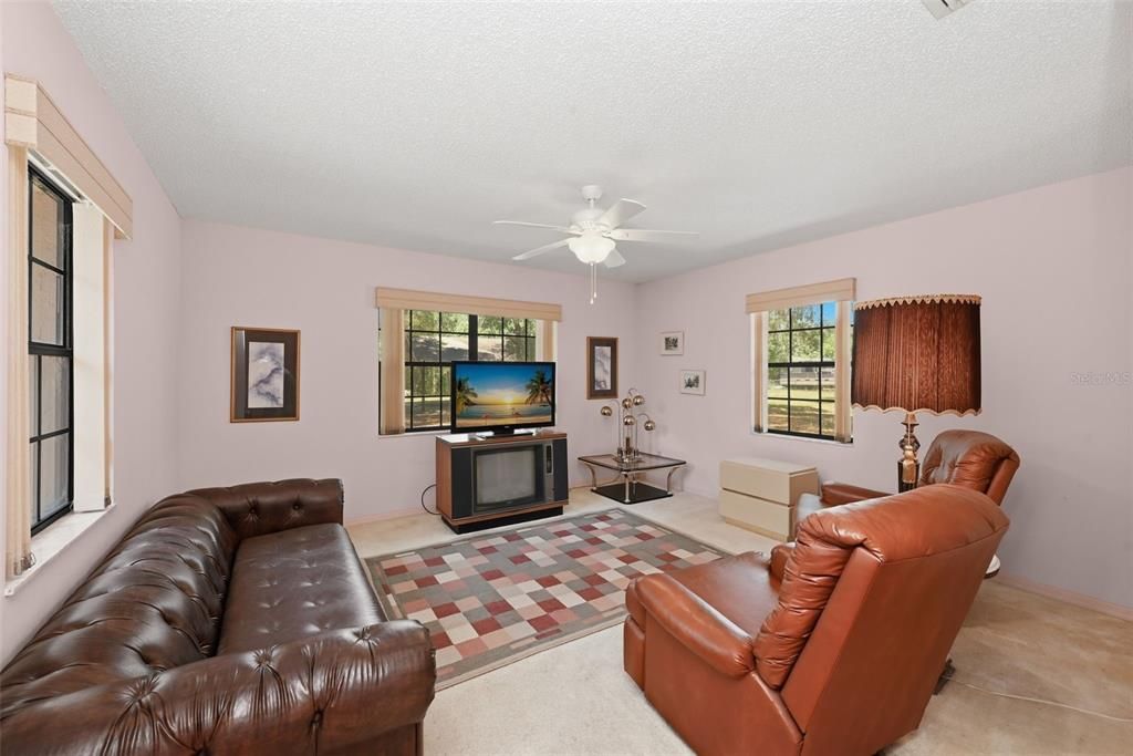 For Sale: $575,000 (3 beds, 2 baths, 1612 Square Feet)