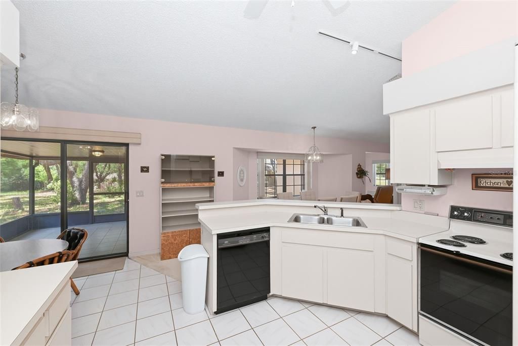 For Sale: $575,000 (3 beds, 2 baths, 1612 Square Feet)