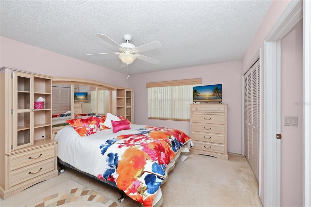 For Sale: $575,000 (3 beds, 2 baths, 1612 Square Feet)