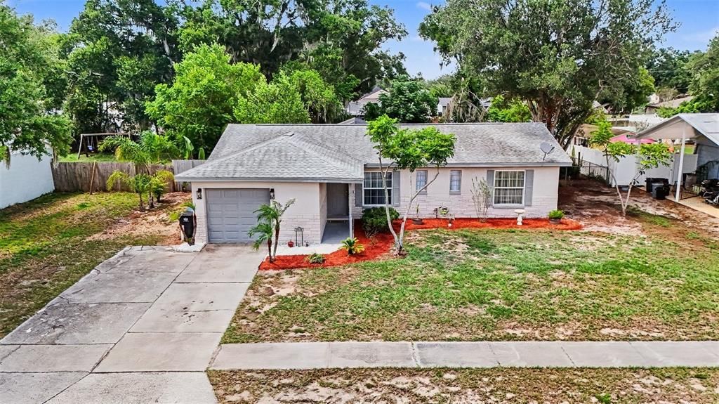 For Sale: $335,000 (3 beds, 2 baths, 1033 Square Feet)