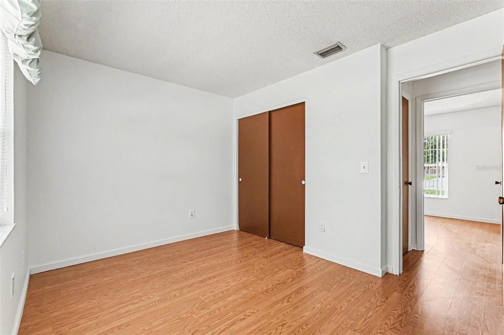 For Sale: $335,000 (3 beds, 2 baths, 1033 Square Feet)