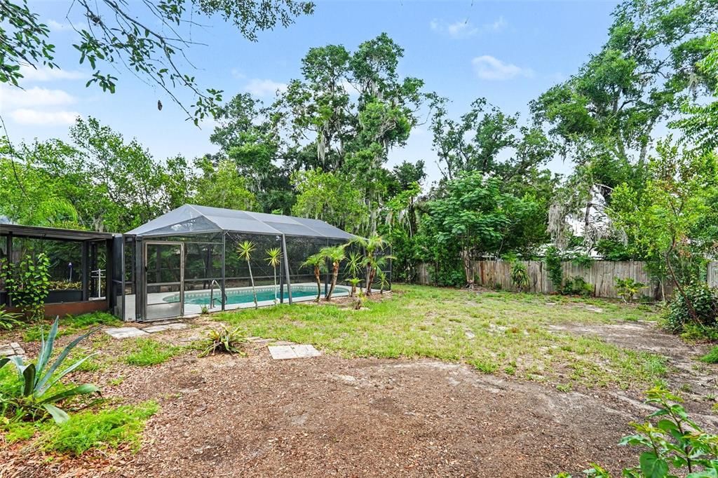 For Sale: $335,000 (3 beds, 2 baths, 1033 Square Feet)