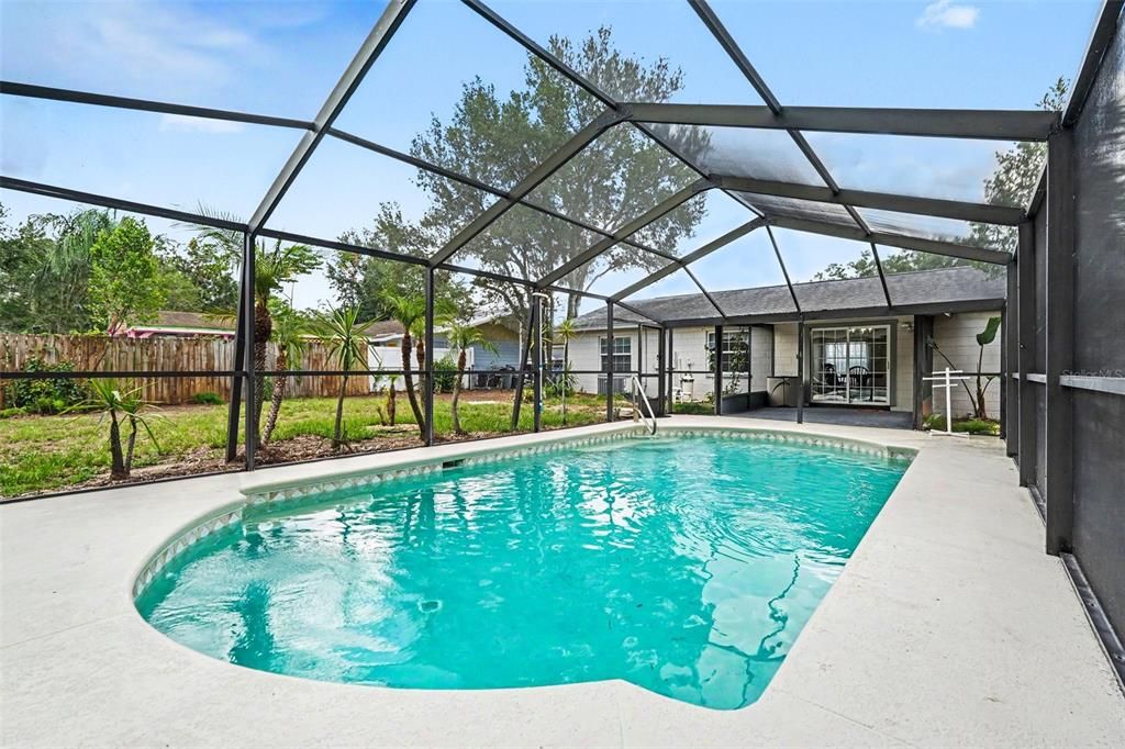 For Sale: $335,000 (3 beds, 2 baths, 1033 Square Feet)