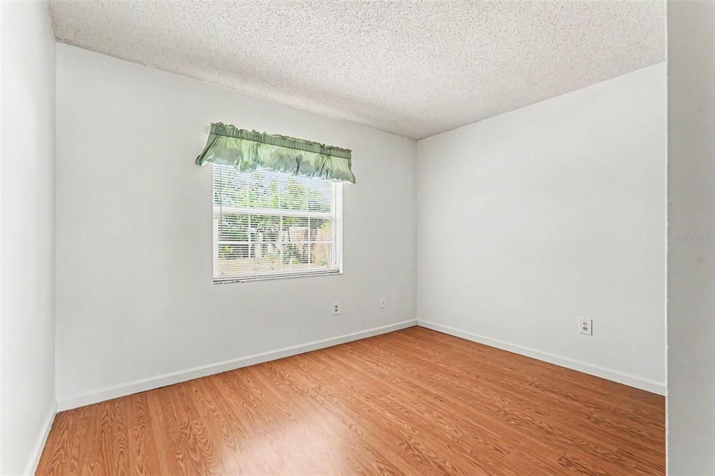 For Sale: $335,000 (3 beds, 2 baths, 1033 Square Feet)