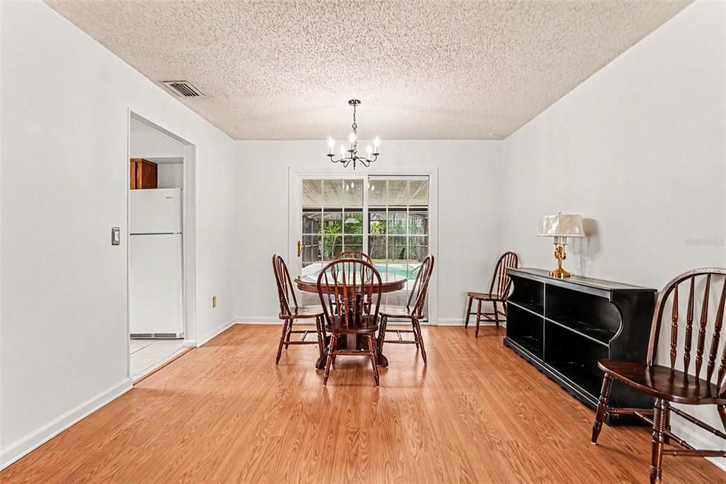 For Sale: $335,000 (3 beds, 2 baths, 1033 Square Feet)