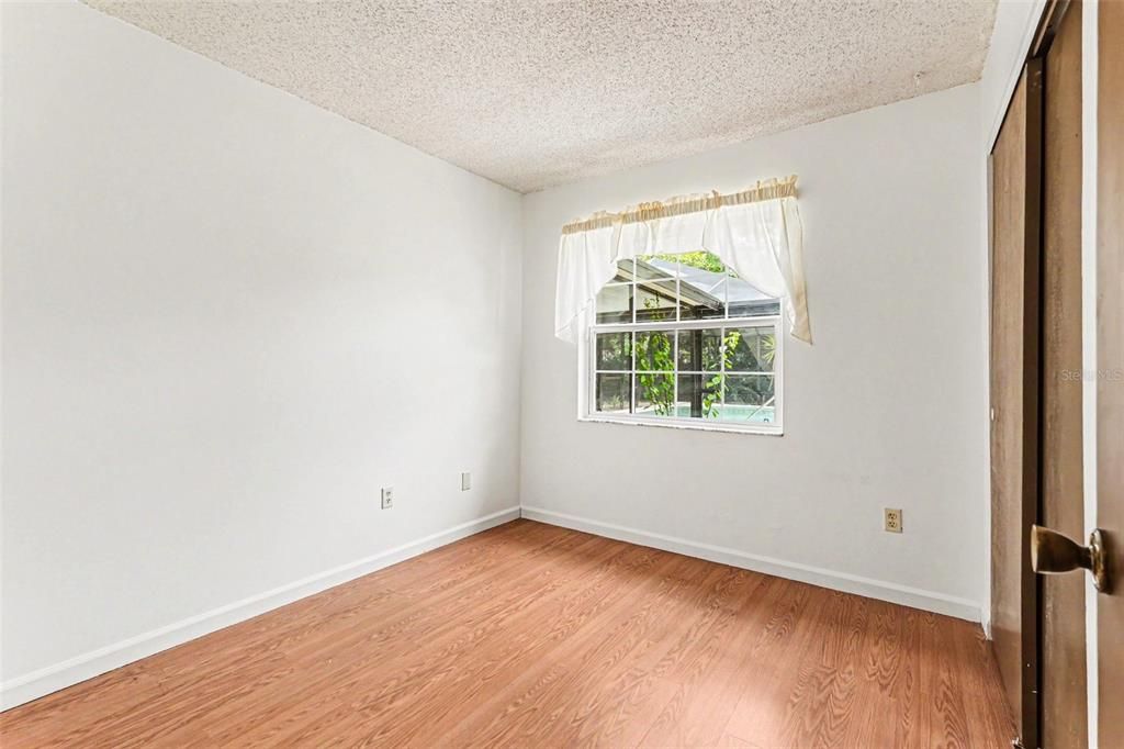 For Sale: $335,000 (3 beds, 2 baths, 1033 Square Feet)