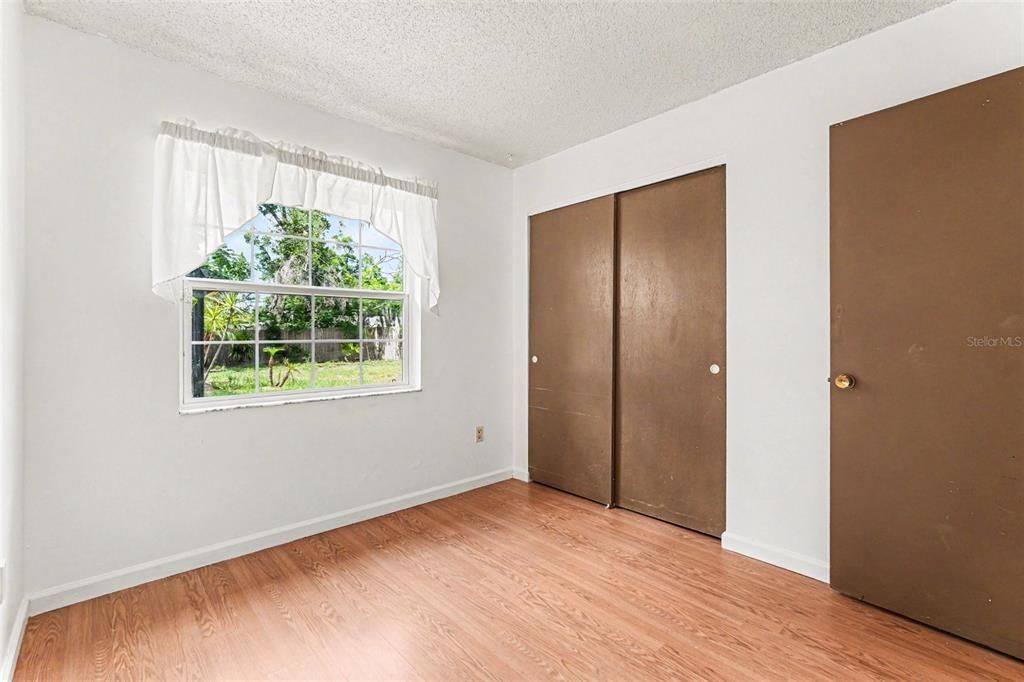 For Sale: $335,000 (3 beds, 2 baths, 1033 Square Feet)