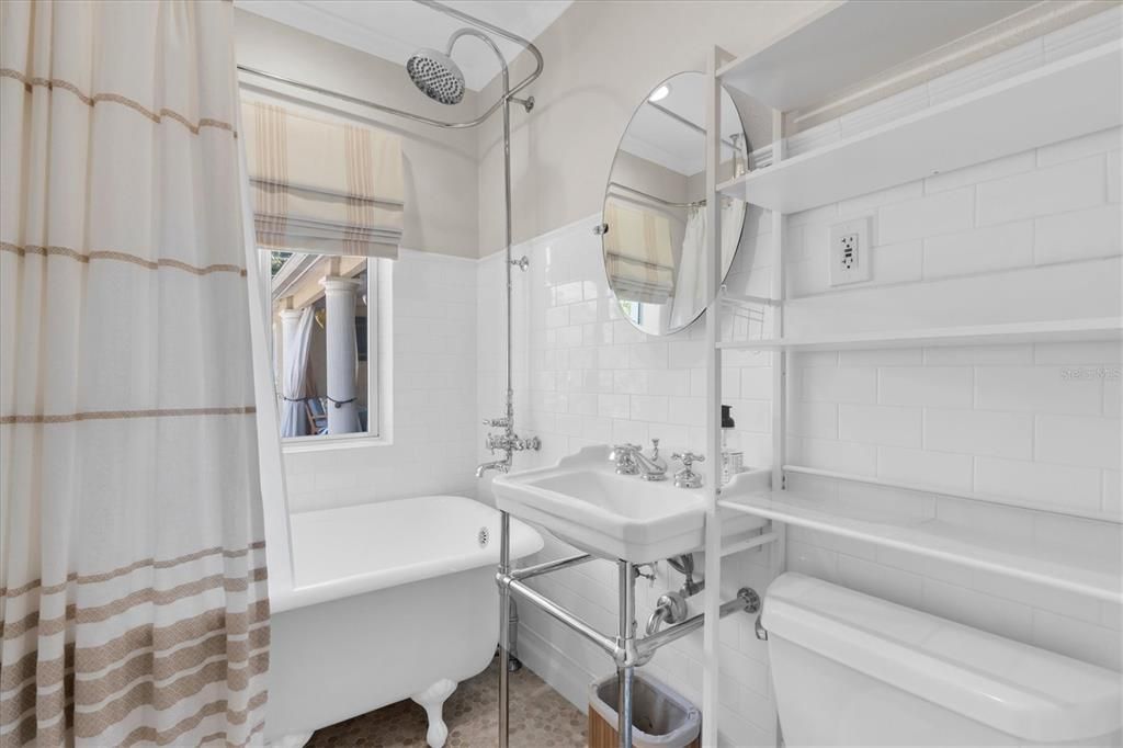 For Rent: $6,800 (3 beds, 2 baths, 2189 Square Feet)