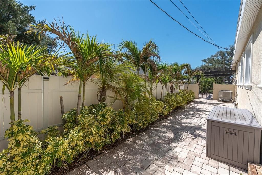 For Rent: $6,800 (3 beds, 2 baths, 2189 Square Feet)