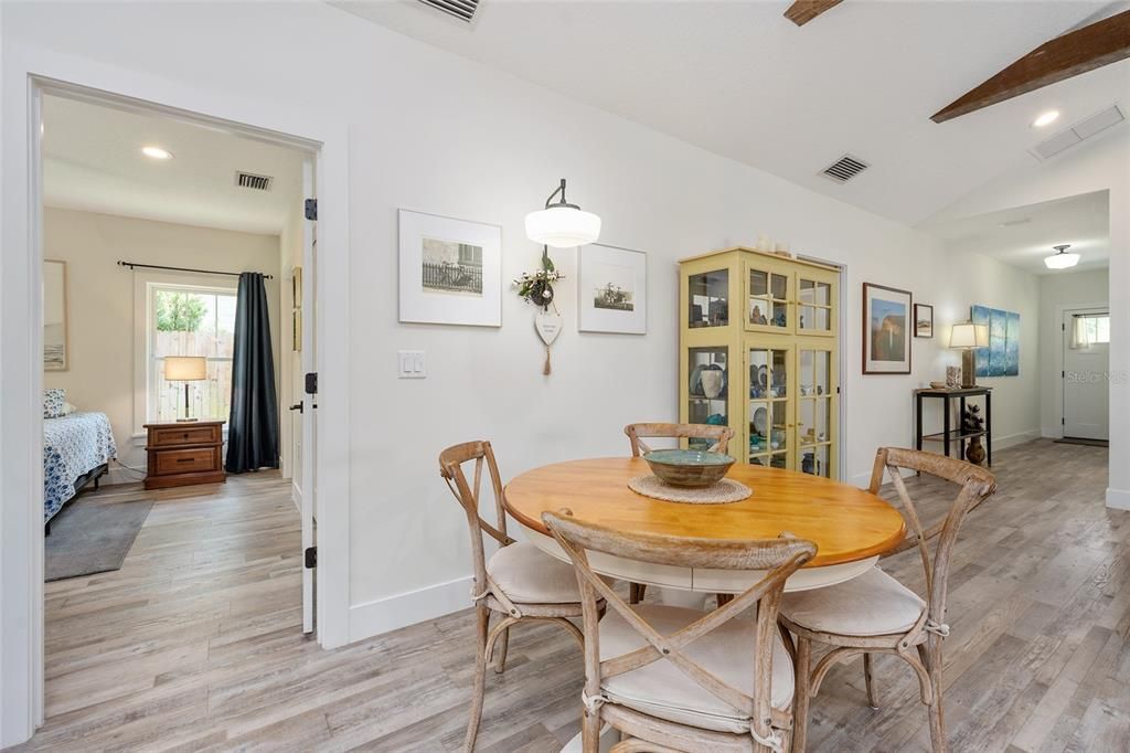 Activo con contrato: $409,000 (2 camas, 2 baños, 1624 Pies cuadrados)