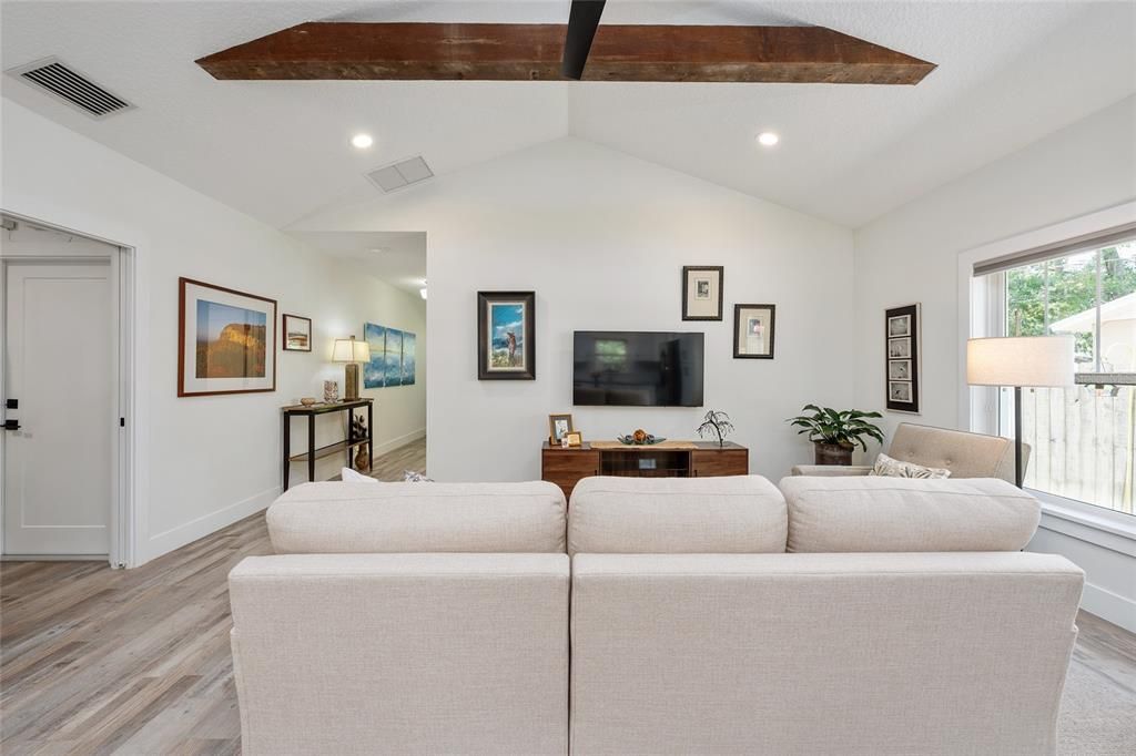 Activo con contrato: $409,000 (2 camas, 2 baños, 1624 Pies cuadrados)