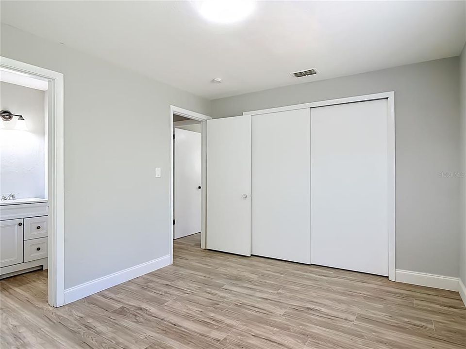 На продажу: $239,000 (2 спален, 2 ванн, 1467 Квадратных фут)
