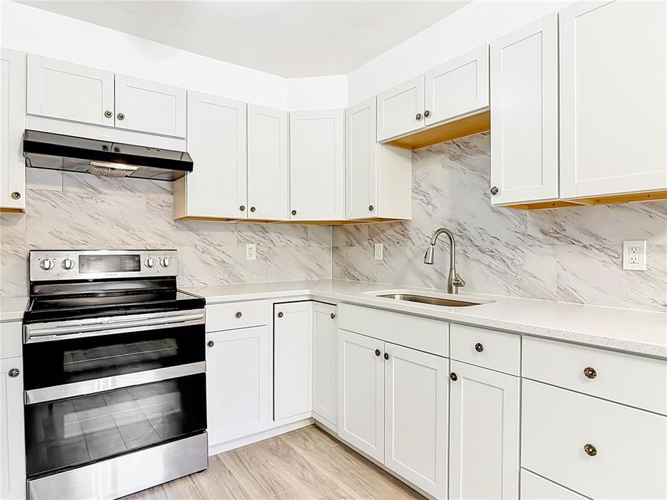 На продажу: $239,000 (2 спален, 2 ванн, 1467 Квадратных фут)