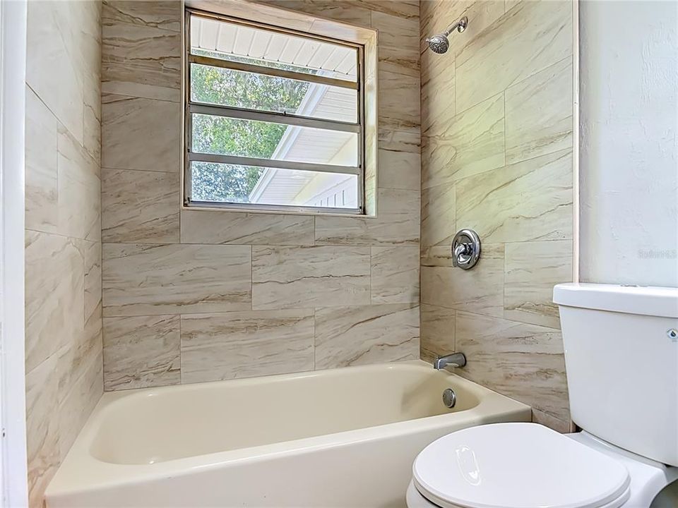 На продажу: $239,000 (2 спален, 2 ванн, 1467 Квадратных фут)