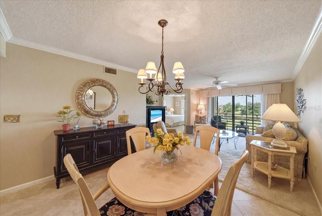 For Sale: $230,000 (2 beds, 2 baths, 997 Square Feet)