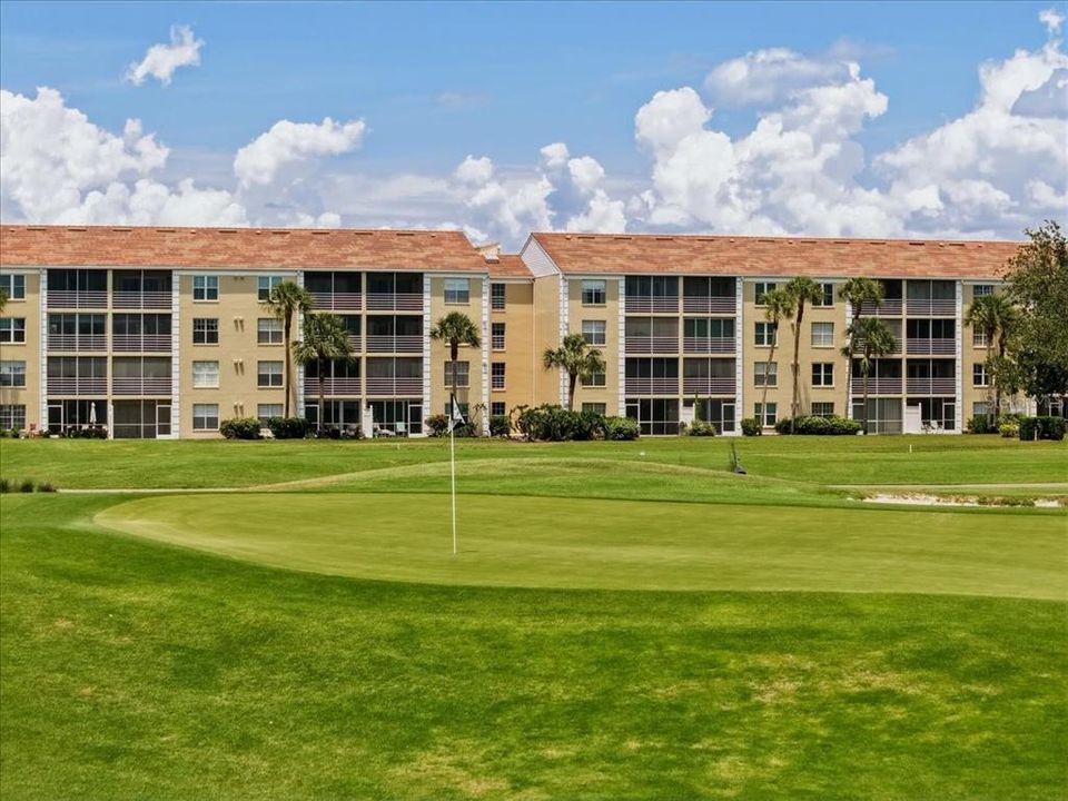 For Sale: $230,000 (2 beds, 2 baths, 997 Square Feet)