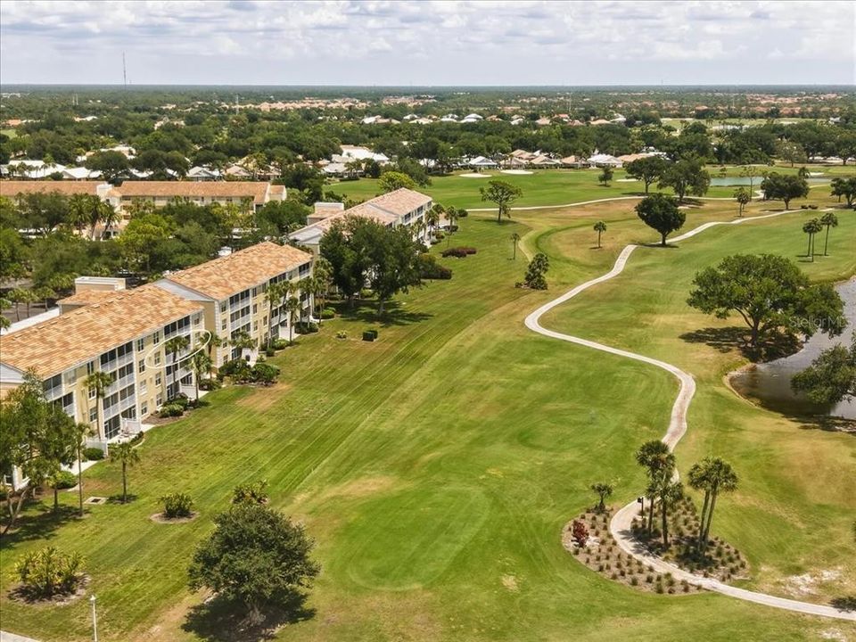 For Sale: $230,000 (2 beds, 2 baths, 997 Square Feet)