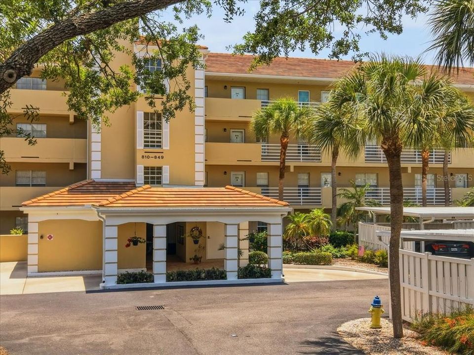 For Sale: $230,000 (2 beds, 2 baths, 997 Square Feet)