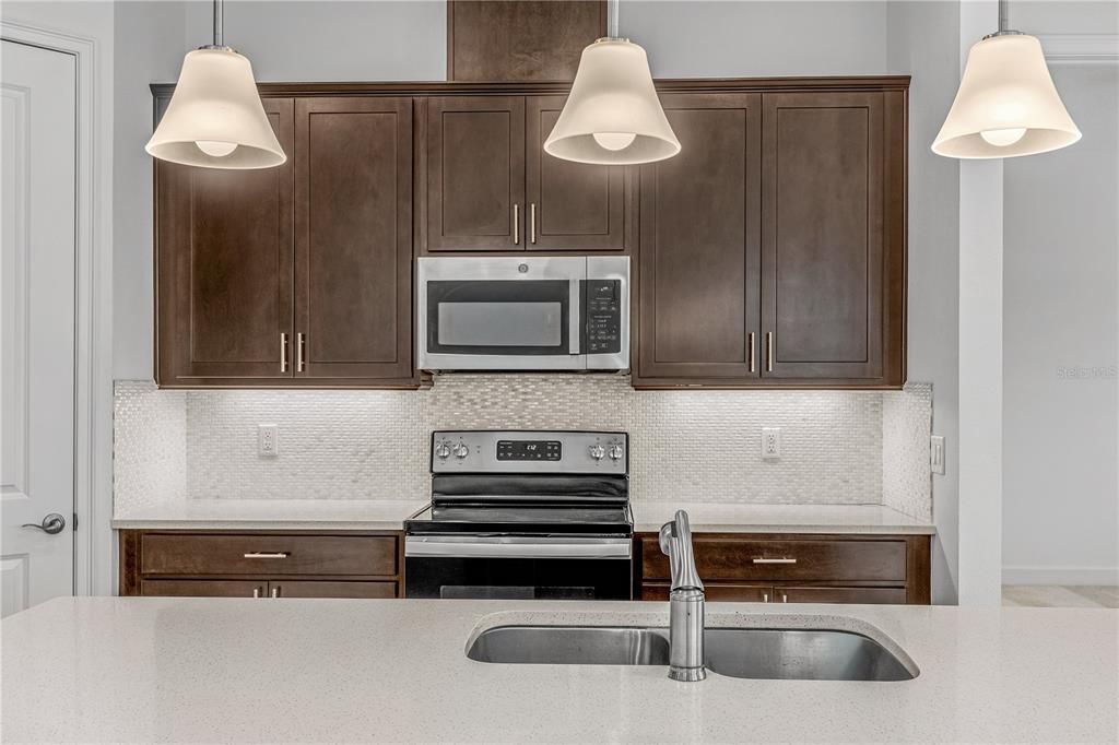 For Sale: $485,000 (4 beds, 2 baths, 2003 Square Feet)