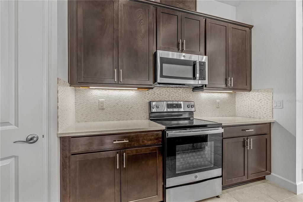 For Sale: $485,000 (4 beds, 2 baths, 2003 Square Feet)
