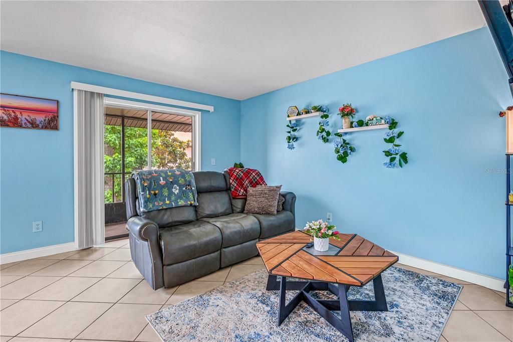 For Sale: $135,000 (2 beds, 2 baths, 922 Square Feet)