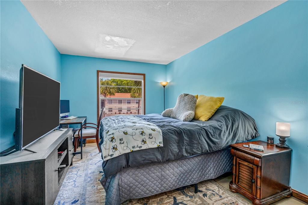 For Sale: $135,000 (2 beds, 2 baths, 922 Square Feet)