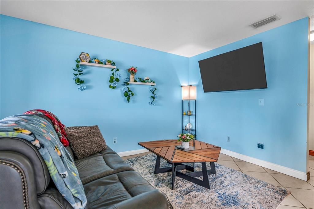 For Sale: $135,000 (2 beds, 2 baths, 922 Square Feet)