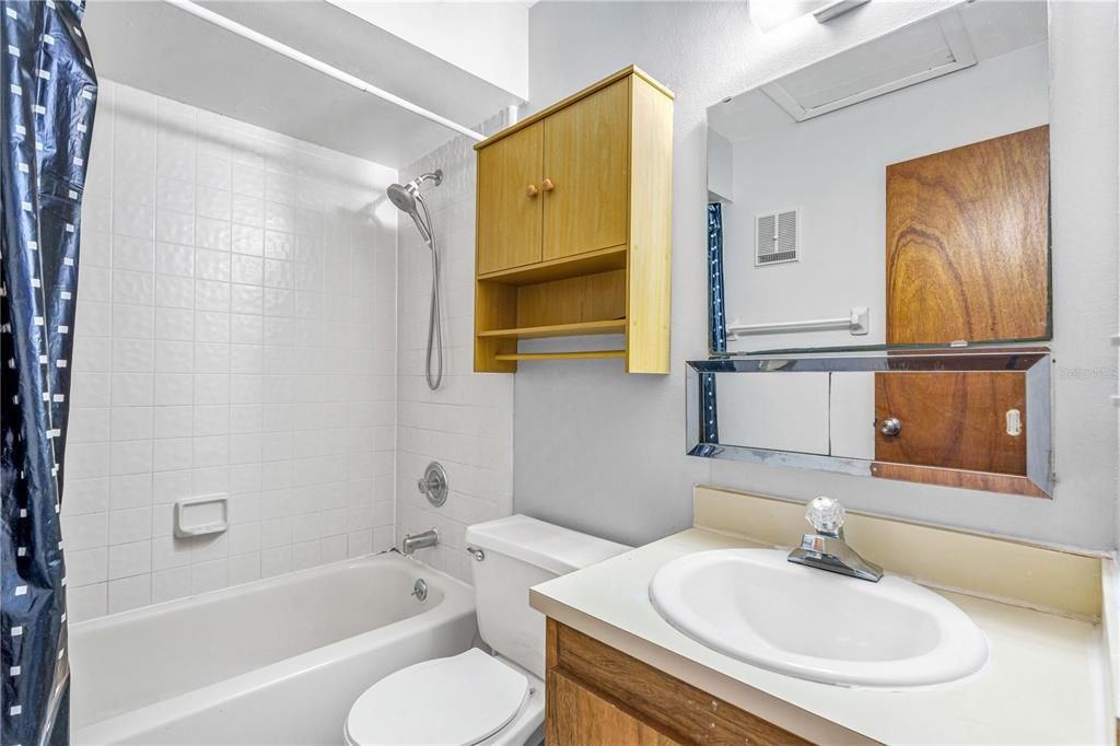 For Sale: $135,000 (2 beds, 2 baths, 922 Square Feet)