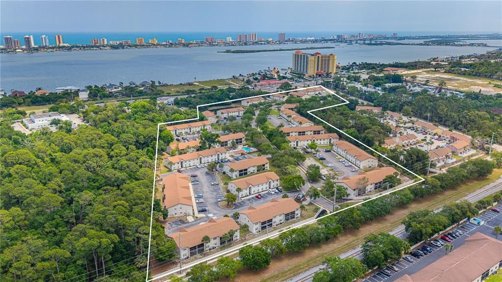 На продажу: $135,000 (2 спален, 2 ванн, 922 Квадратных фут)
