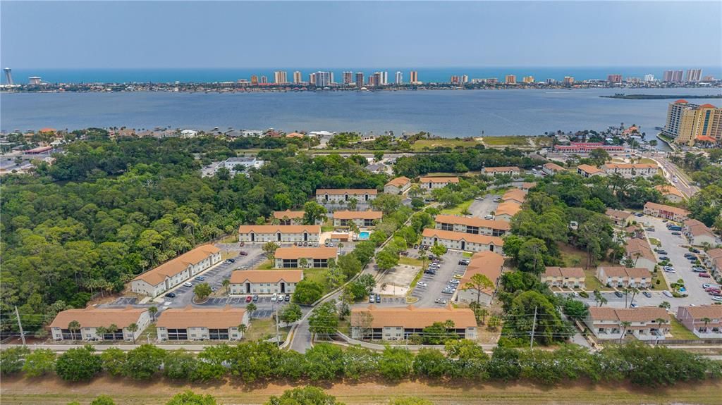 На продажу: $135,000 (2 спален, 2 ванн, 922 Квадратных фут)