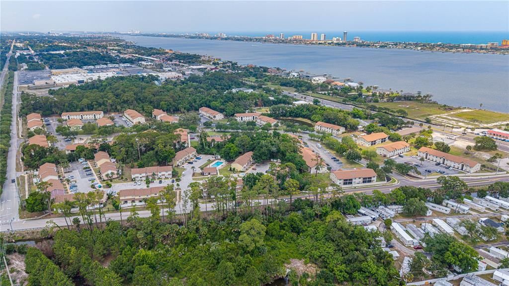 На продажу: $135,000 (2 спален, 2 ванн, 922 Квадратных фут)
