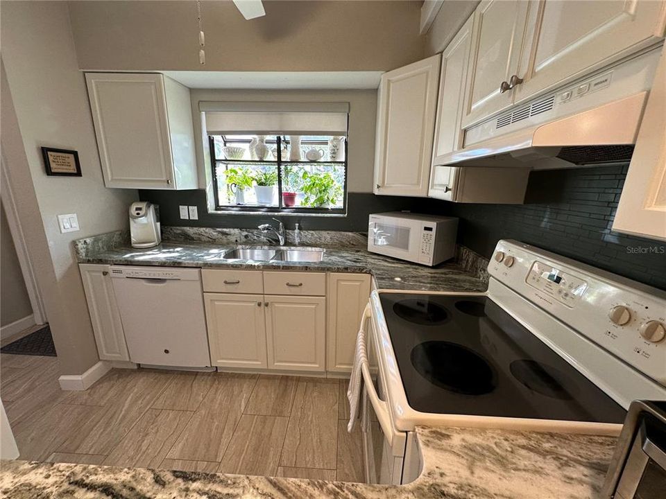 : $225,000 (2 спален, 2 ванн, 910 Квадратных фут)