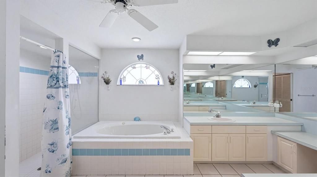 Activo con contrato: $449,000 (3 camas, 2 baños, 1983 Pies cuadrados)