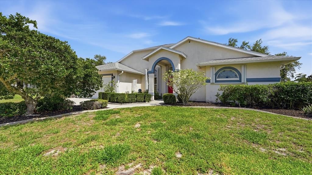 Activo con contrato: $449,000 (3 camas, 2 baños, 1983 Pies cuadrados)
