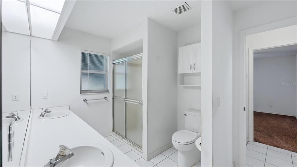 Activo con contrato: $449,000 (3 camas, 2 baños, 1983 Pies cuadrados)