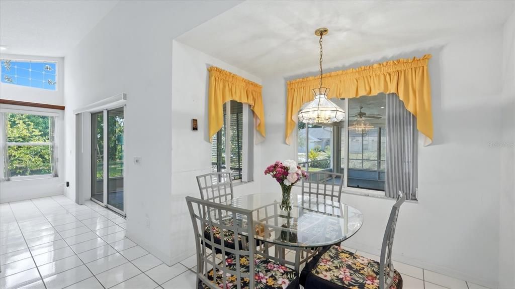 Activo con contrato: $449,000 (3 camas, 2 baños, 1983 Pies cuadrados)