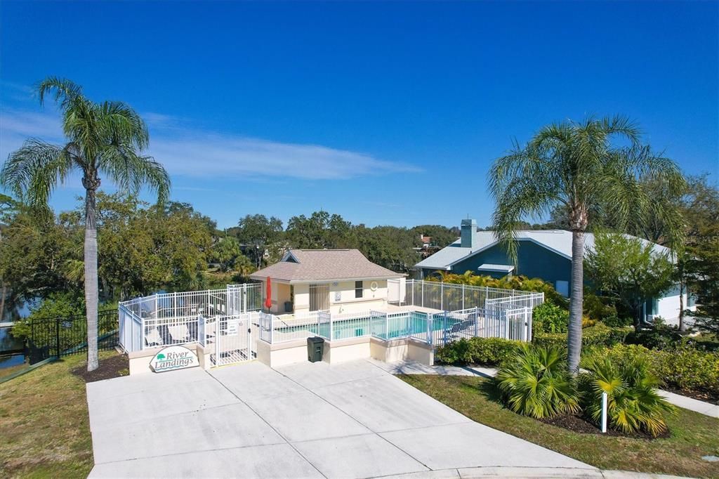 Activo con contrato: $449,000 (3 camas, 2 baños, 1983 Pies cuadrados)