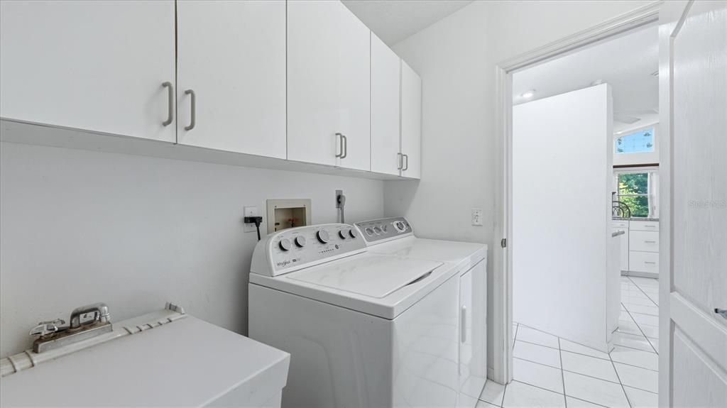 Activo con contrato: $449,000 (3 camas, 2 baños, 1983 Pies cuadrados)