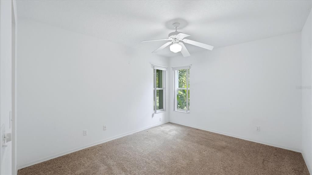Activo con contrato: $449,000 (3 camas, 2 baños, 1983 Pies cuadrados)