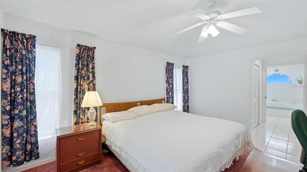 Activo con contrato: $449,000 (3 camas, 2 baños, 1983 Pies cuadrados)