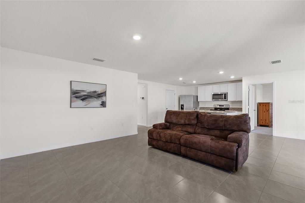 For Sale: $329,900 (3 beds, 2 baths, 1690 Square Feet)