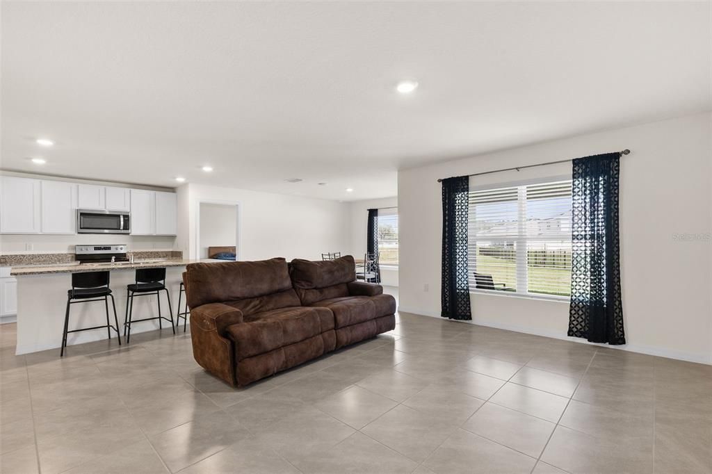 For Sale: $329,900 (3 beds, 2 baths, 1690 Square Feet)
