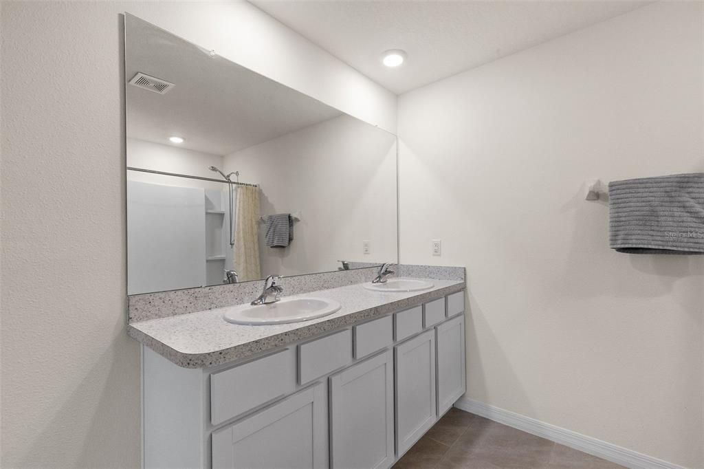 For Sale: $329,900 (3 beds, 2 baths, 1690 Square Feet)
