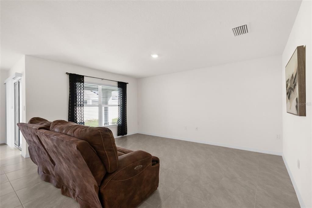 For Sale: $329,900 (3 beds, 2 baths, 1690 Square Feet)