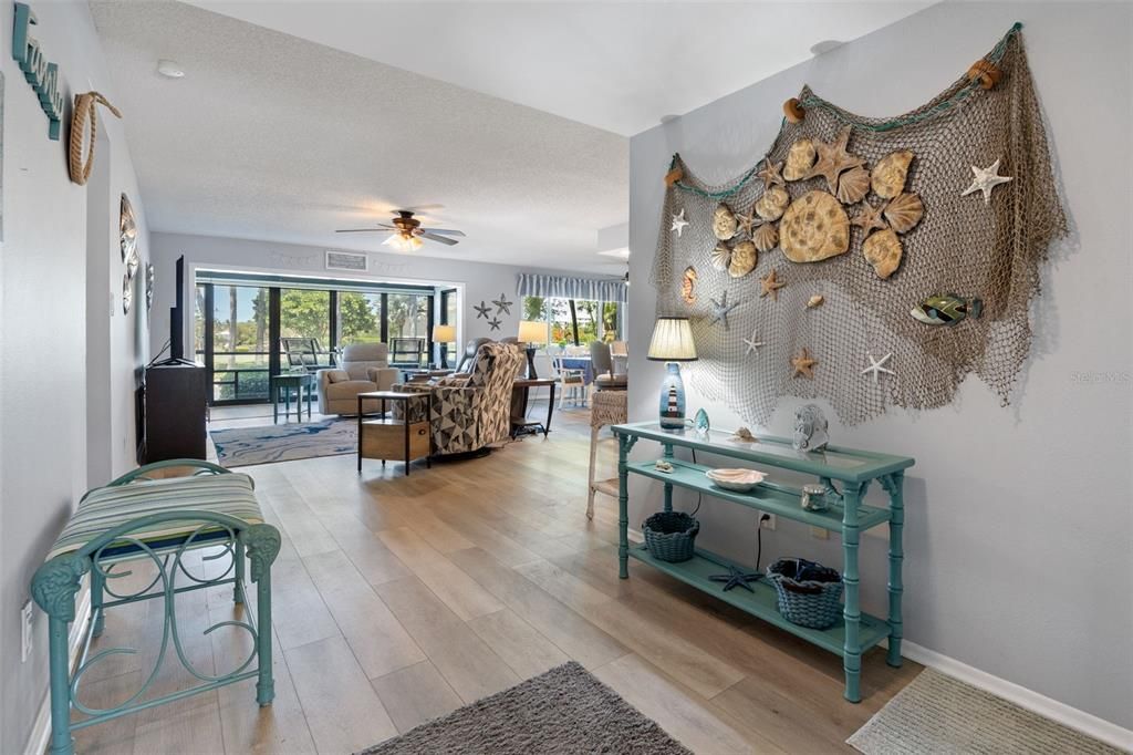 For Sale: $275,000 (2 beds, 2 baths, 1516 Square Feet)