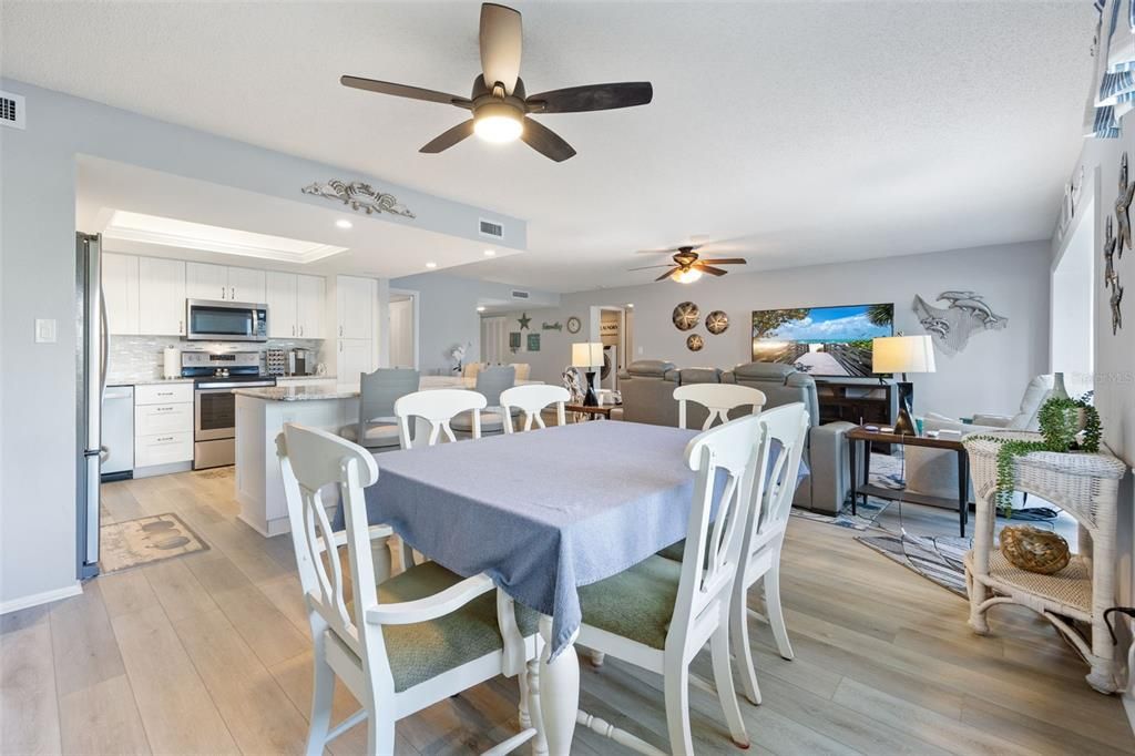 For Sale: $275,000 (2 beds, 2 baths, 1516 Square Feet)