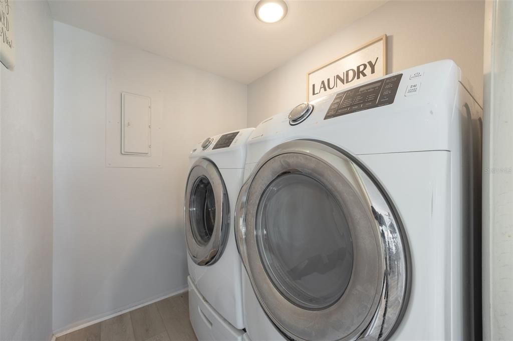 For Sale: $275,000 (2 beds, 2 baths, 1516 Square Feet)