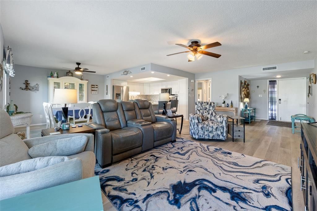 For Sale: $275,000 (2 beds, 2 baths, 1516 Square Feet)