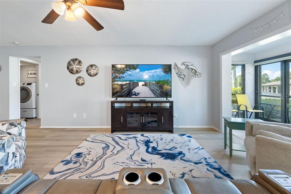 For Sale: $275,000 (2 beds, 2 baths, 1516 Square Feet)