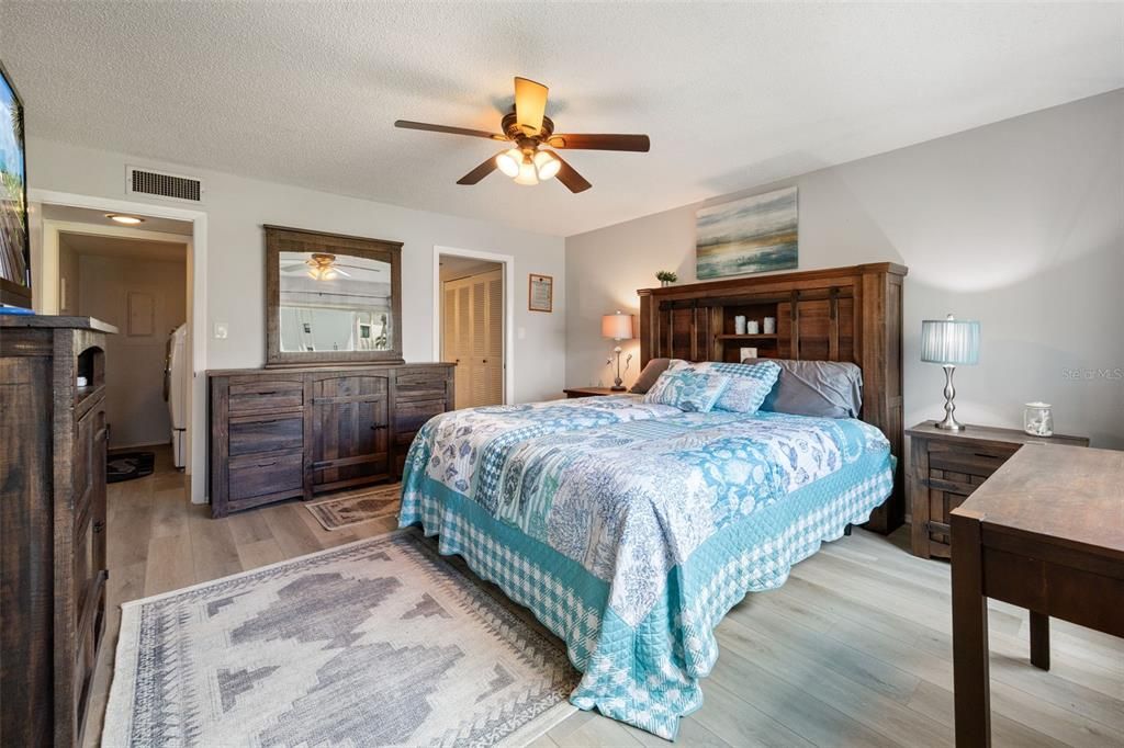 For Sale: $275,000 (2 beds, 2 baths, 1516 Square Feet)